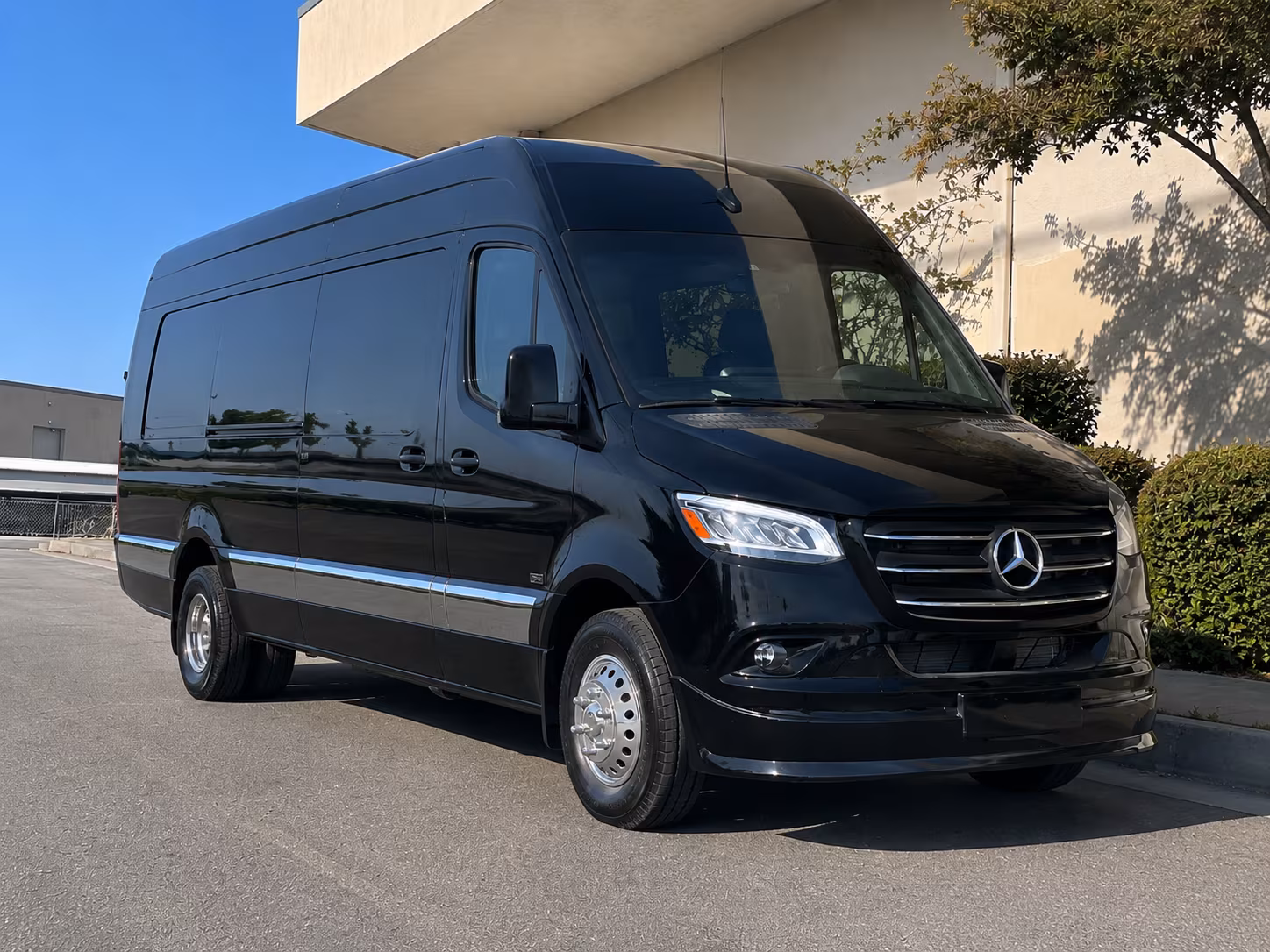corporate airport transfer buses between renton and sea tac