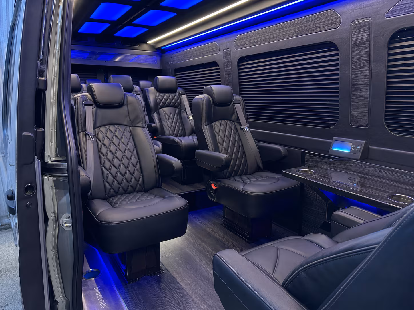 easily book transportation for your next airport transfer 4